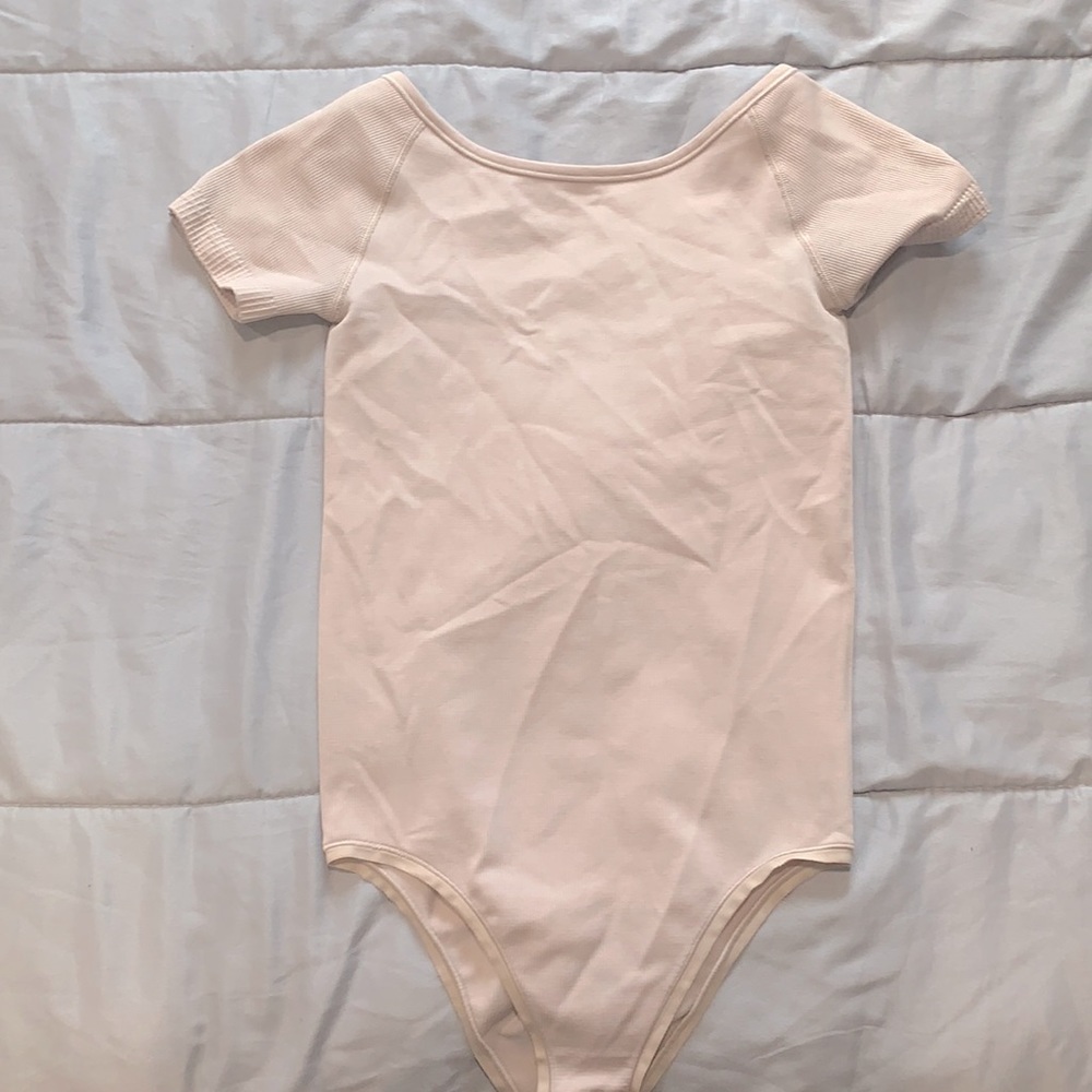 Light pink lulu-lemon soft bodysuit